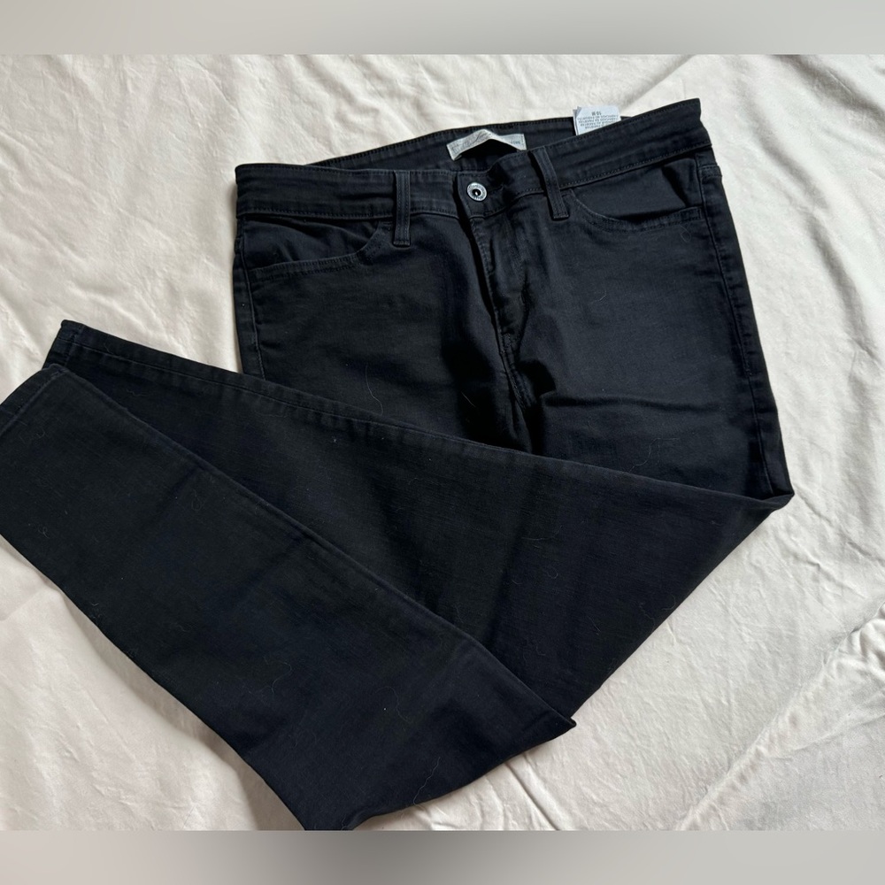 Levi’s black jeans - women’s denim.